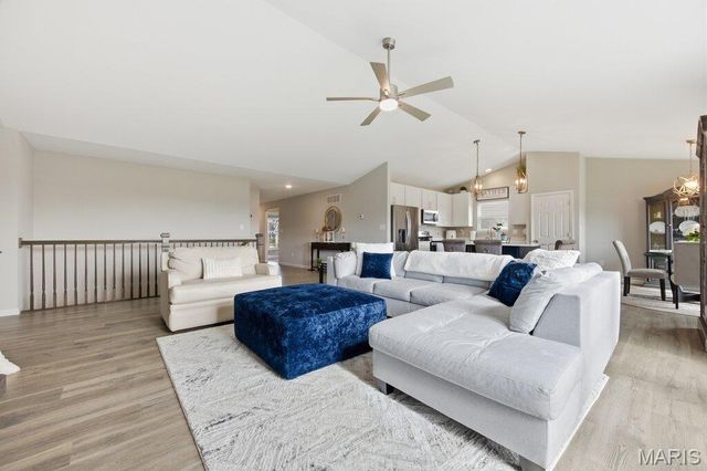 721 Creek View Drive, Fenton, MO 63026