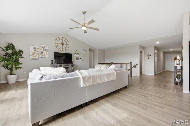 721 Creek View Drive, Fenton, MO 63026