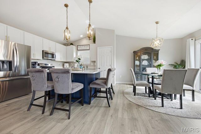 721 Creek View Drive, Fenton, MO 63026