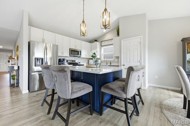 721 Creek View Drive, Fenton, MO 63026