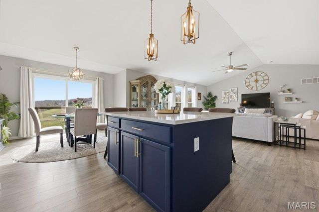 721 Creek View Drive, Fenton, MO 63026