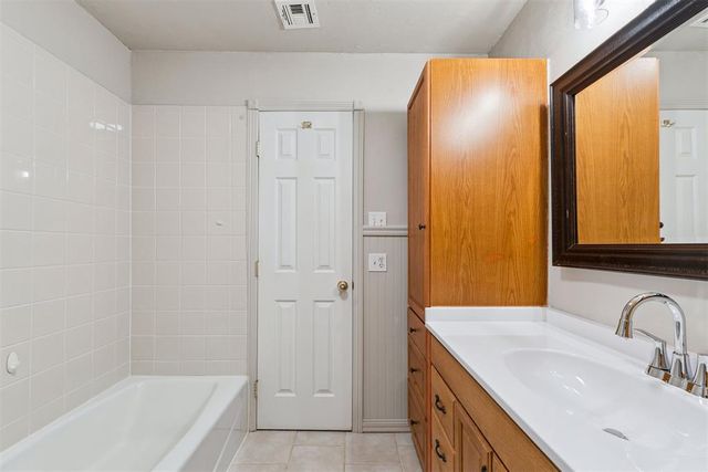 1101 N Douglas Boulevard, Guthrie, OK 73044