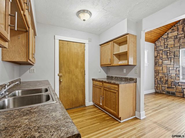 1929-1931 S 35 Street, Omaha, NE 68105