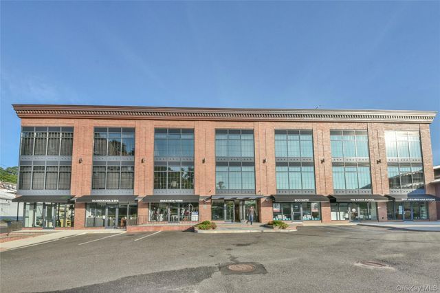 21 Lumber Road 3B, Roslyn, NY 11576