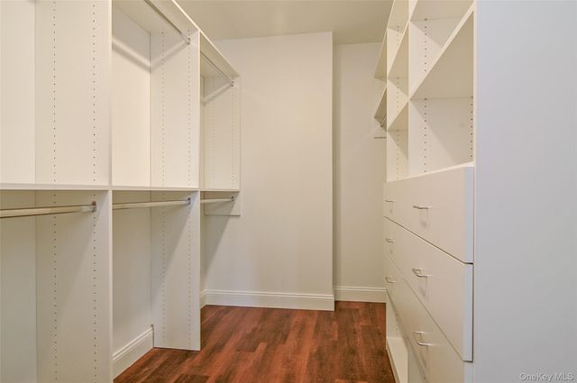 21 Lumber Road 3B, Roslyn, NY 11576