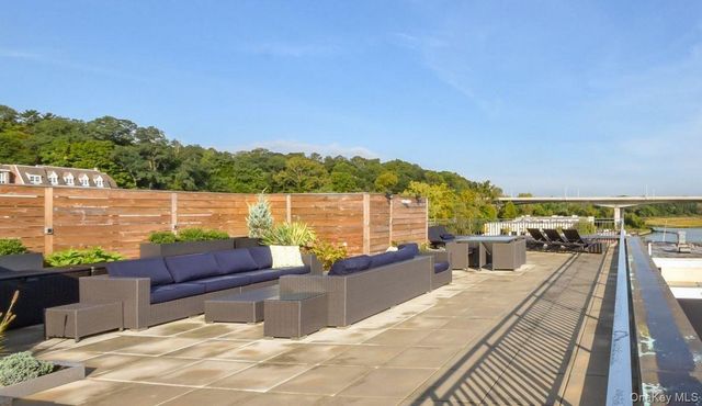 21 Lumber Road 3B, Roslyn, NY 11576