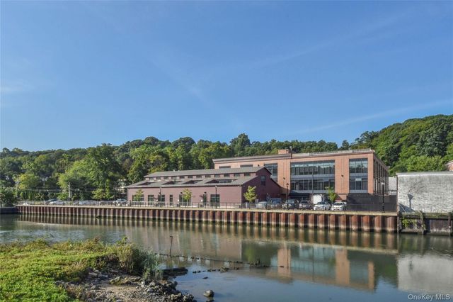 21 Lumber Road 3B, Roslyn, NY 11576