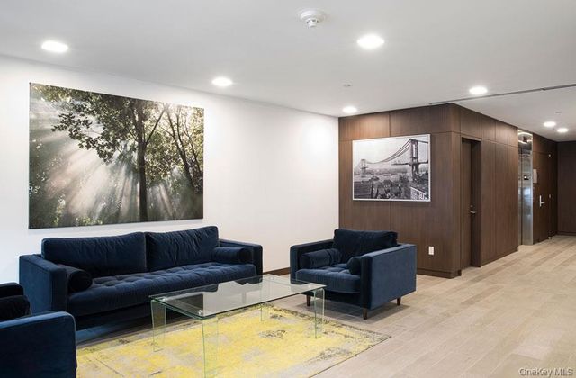 21 Lumber Road 3B, Roslyn, NY 11576