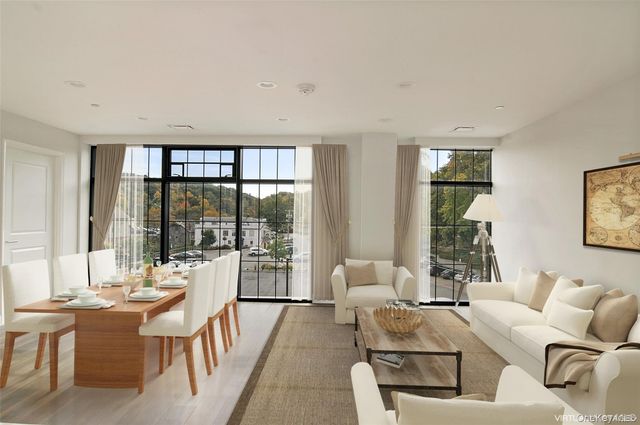 21 Lumber Road 3B, Roslyn, NY 11576