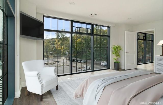 21 Lumber Road 3B, Roslyn, NY 11576