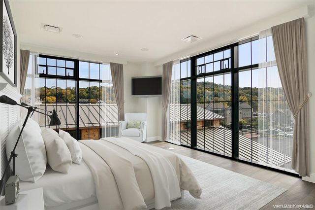 21 Lumber Road 3B, Roslyn, NY 11576