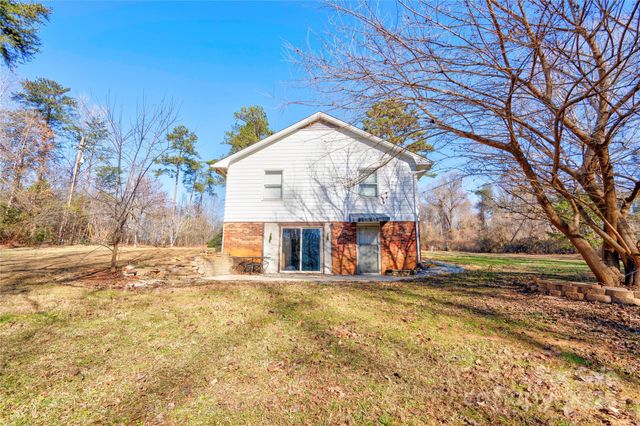 707 S 6th Street, Bessemer City, NC 28016