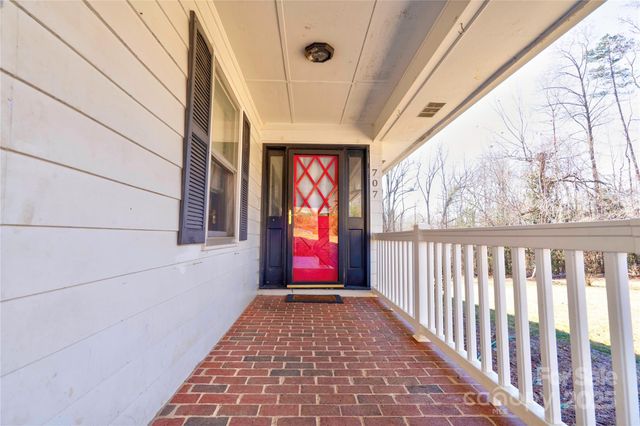 707 S 6th Street, Bessemer City, NC 28016