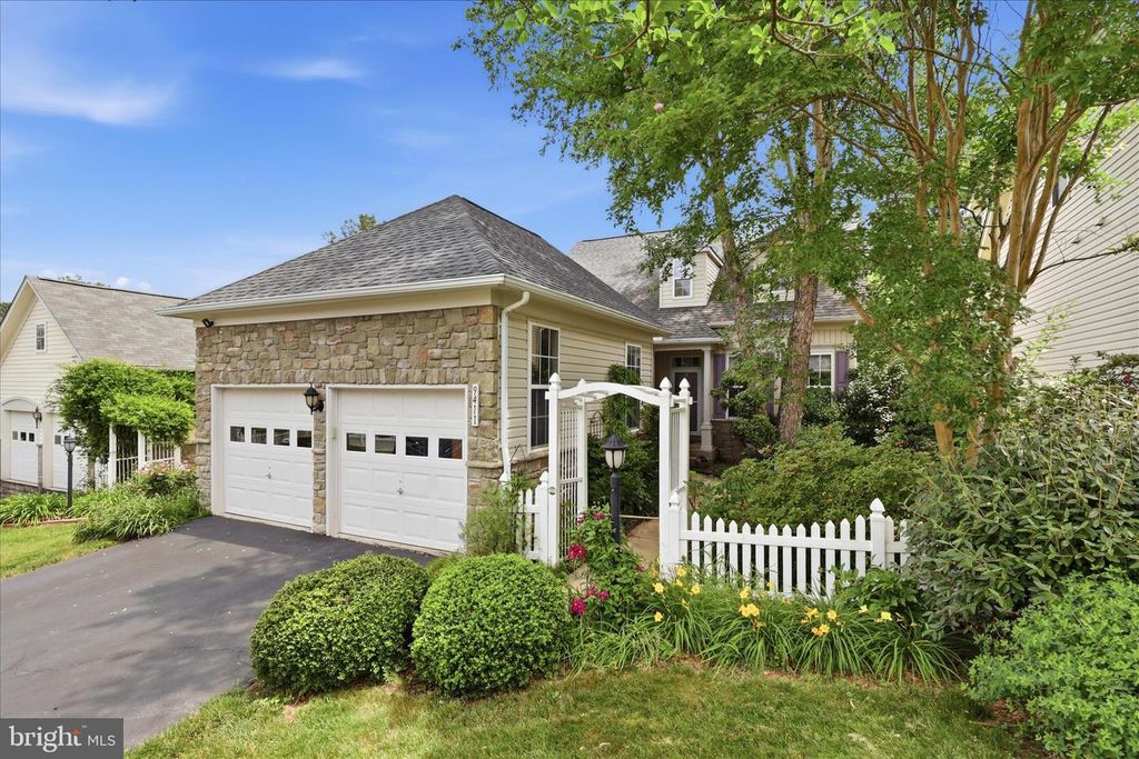9411 PRIMROSE LN, Manassas Park, VA 20111