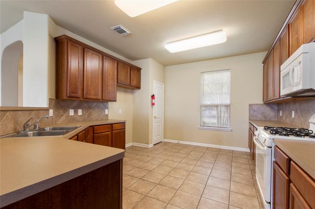 5310 Meadow Canyon Drive, Sugar Land, TX 77479