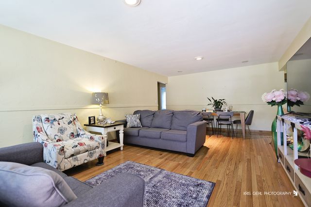329 W Ridgeland Avenue, Waukegan, IL 60085