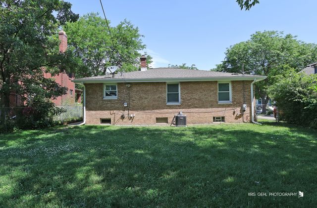 329 W Ridgeland Avenue, Waukegan, IL 60085