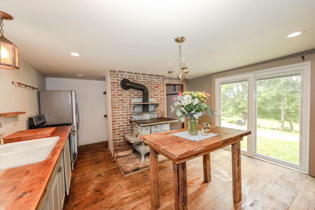 301 Tiffany Hill Road, Weare, NH 03281