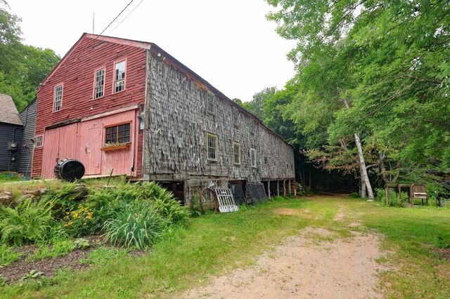 301 Tiffany Hill Road, Weare, NH 03281