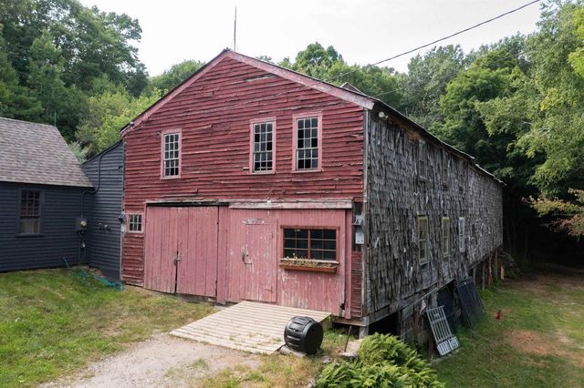 301 Tiffany Hill Road, Weare, NH 03281