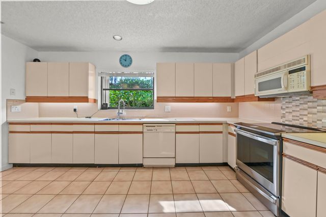 7131 NW 3rd Avenue, Boca Raton, FL 33487
