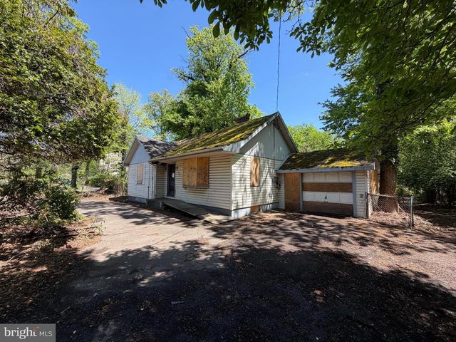 161 WOOLSTON DR, Morrisville, PA 19067