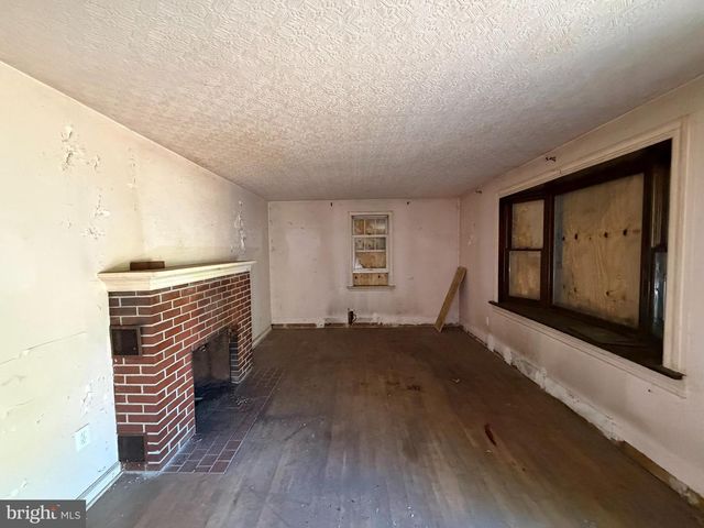 161 WOOLSTON DR, Morrisville, PA 19067