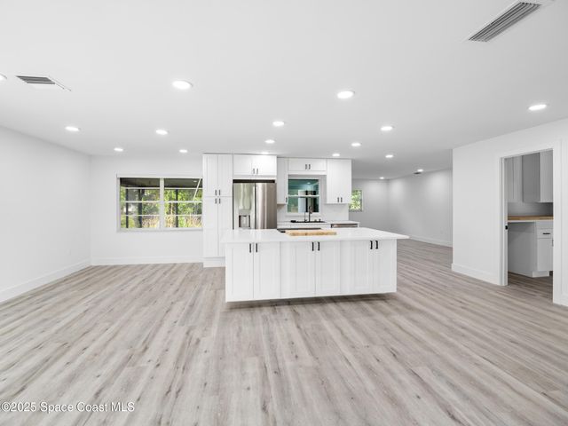 467 Foxdall Avenue NE, Palm Bay, FL 32907