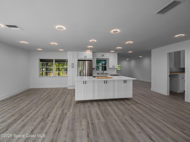 467 Foxdall Avenue NE, Palm Bay, FL 32907