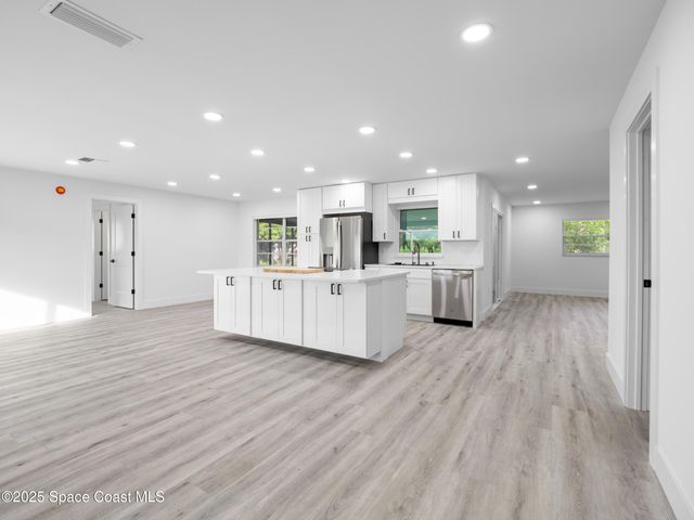 467 Foxdall Avenue NE, Palm Bay, FL 32907