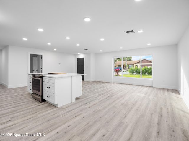 467 Foxdall Avenue NE, Palm Bay, FL 32907