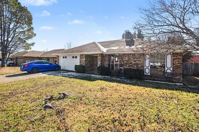 2433 Hallmark Street, Grand Prairie, TX 75052