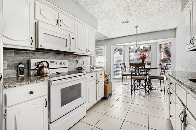 2433 Hallmark Street, Grand Prairie, TX 75052