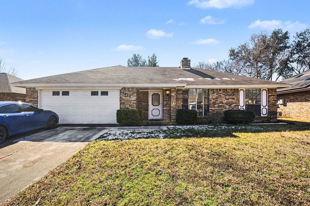 2433 Hallmark Street, Grand Prairie, TX 75052