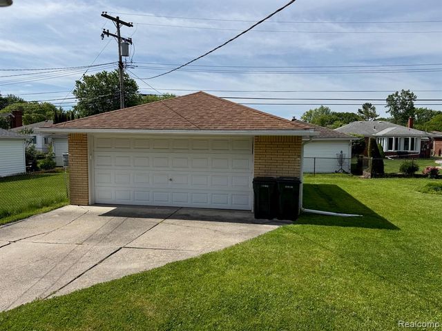 20018 Mauer Street, Saint Clair Shores, MI 48080
