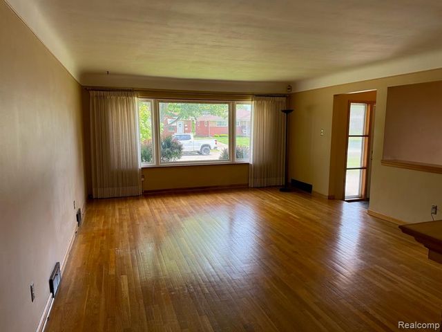 20018 Mauer Street, Saint Clair Shores, MI 48080