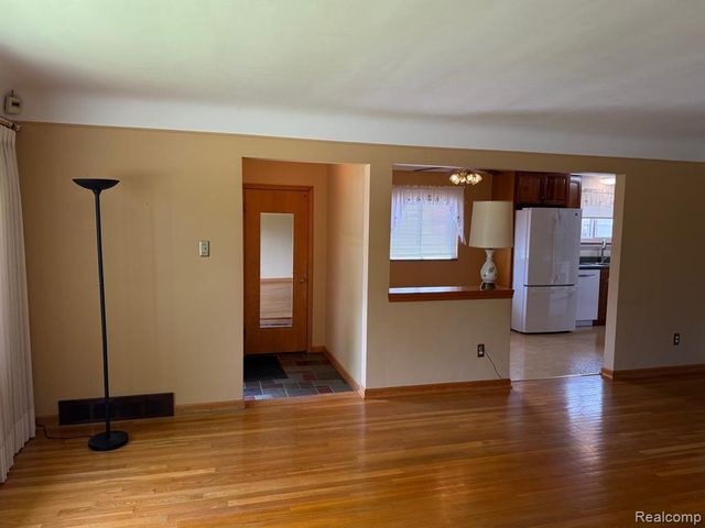 20018 Mauer Street, Saint Clair Shores, MI 48080