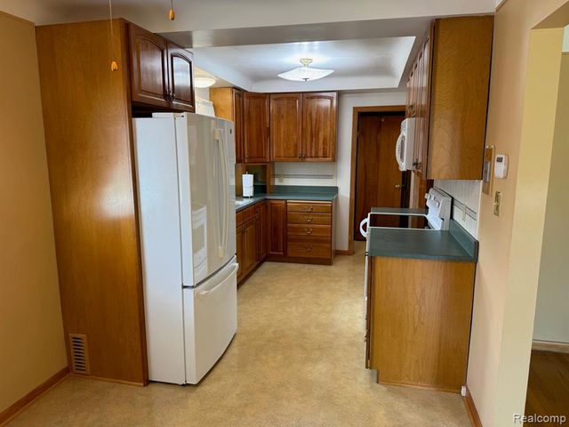 20018 Mauer Street, Saint Clair Shores, MI 48080