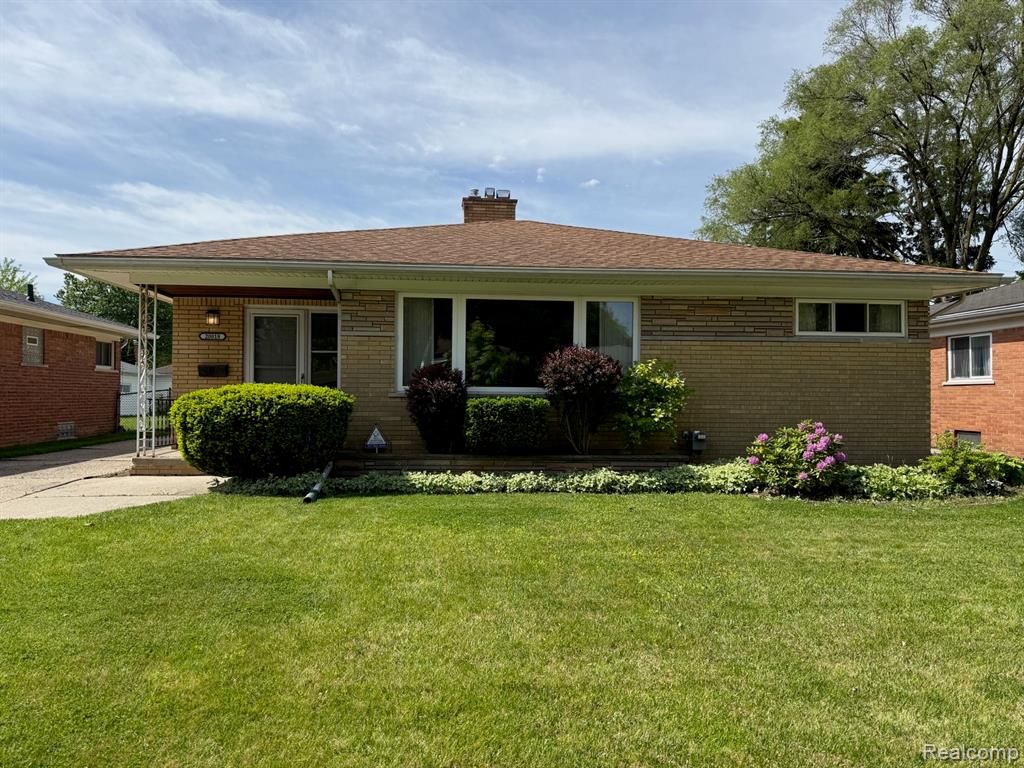 20018 Mauer Street, Saint Clair Shores, MI 48080