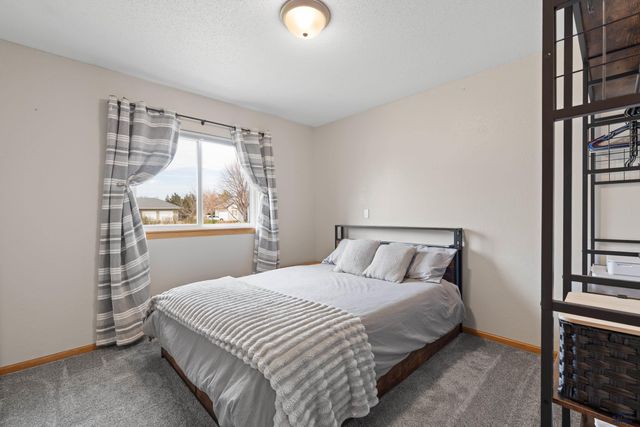 4007 GRAPEVINE LN, Rapid City, SD 57701