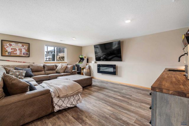 4007 GRAPEVINE LN, Rapid City, SD 57701