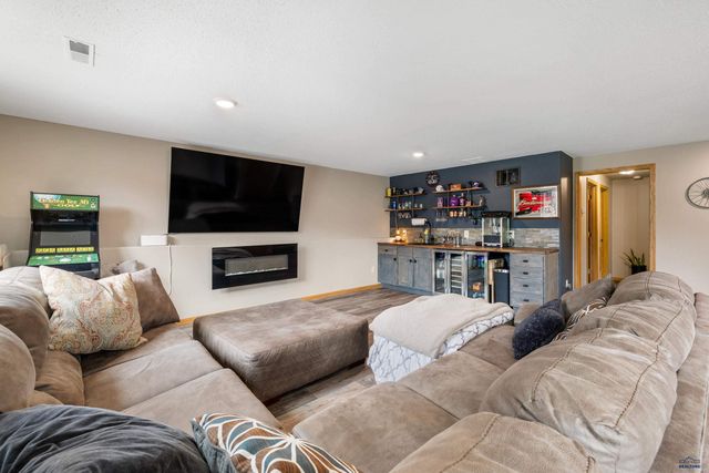 4007 GRAPEVINE LN, Rapid City, SD 57701