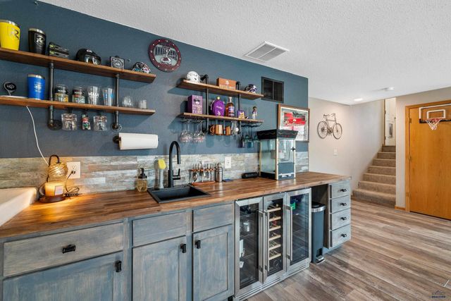 4007 GRAPEVINE LN, Rapid City, SD 57701