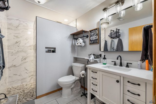 4007 GRAPEVINE LN, Rapid City, SD 57701