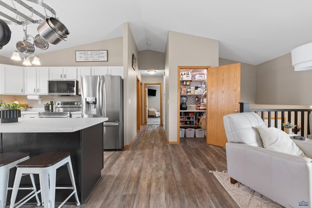 4007 GRAPEVINE LN, Rapid City, SD 57701