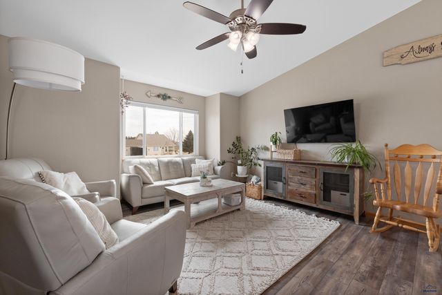 4007 GRAPEVINE LN, Rapid City, SD 57701