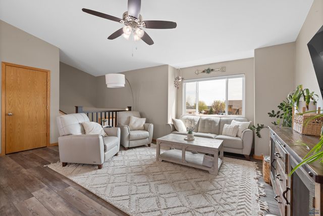 4007 GRAPEVINE LN, Rapid City, SD 57701