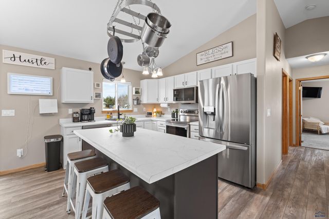 4007 GRAPEVINE LN, Rapid City, SD 57701