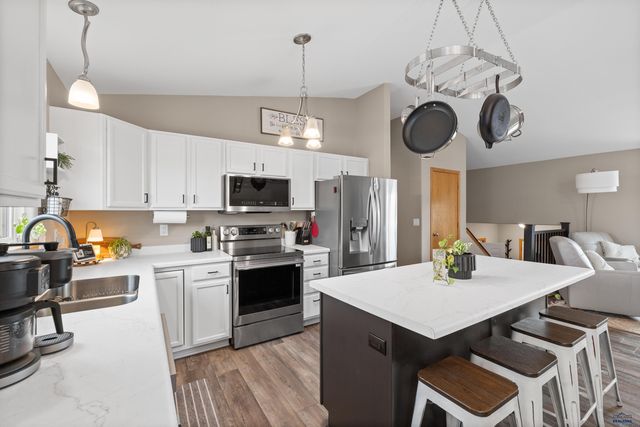 4007 GRAPEVINE LN, Rapid City, SD 57701