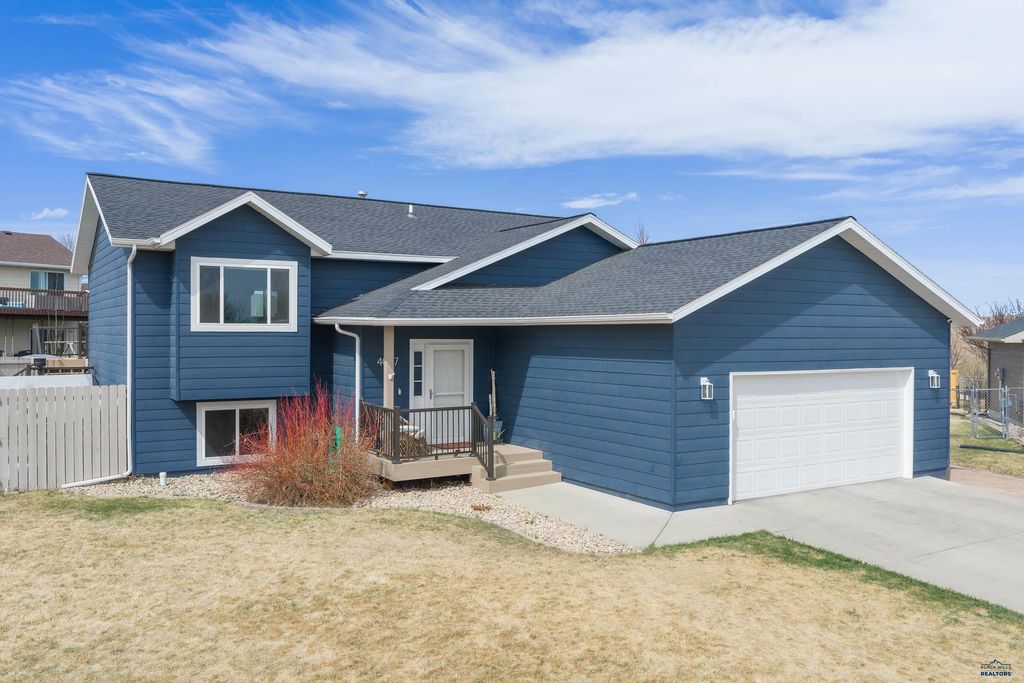4007 GRAPEVINE LN, Rapid City, SD 57701